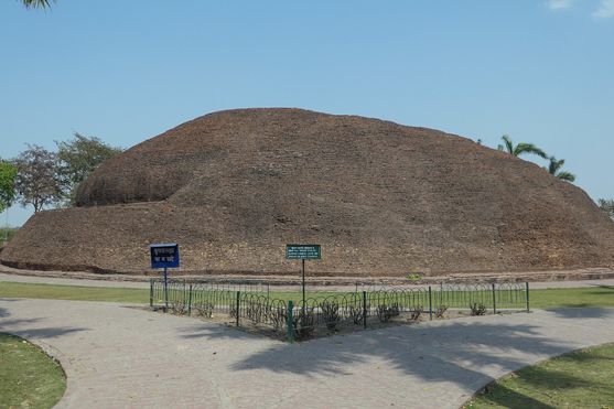 A massive mound, both in height and diameter, made of irregular bricks